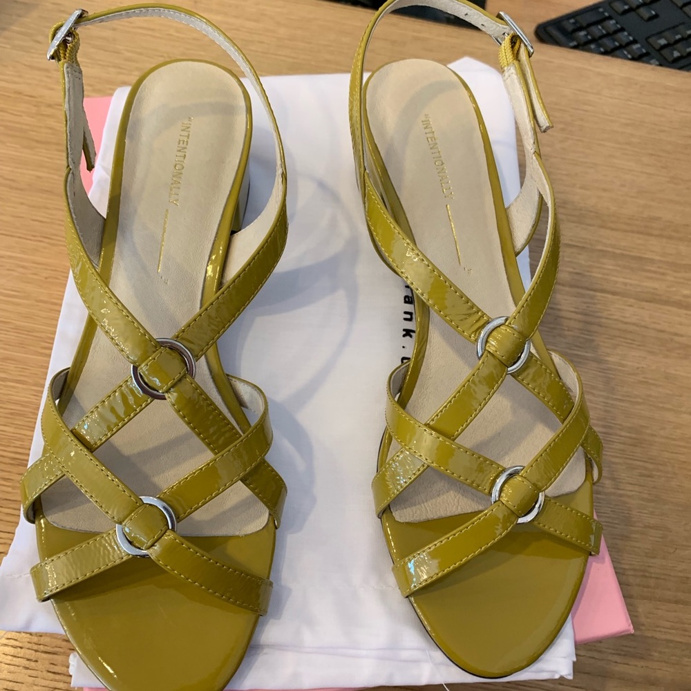 INTENTIONALLY BLANK KIMORA SANDALs !!!! - Picture 4 of 6